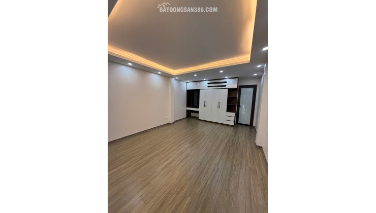 Nhà 6 tầng thang máy 80m2 phân lô vỉa hè ô tô tránh khu tái định cư Tu Hoàng!