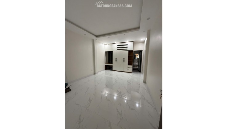 Nhà 6 tầng thang máy 80m2 phân lô vỉa hè ô tô tránh khu tái định cư Tu Hoàng!