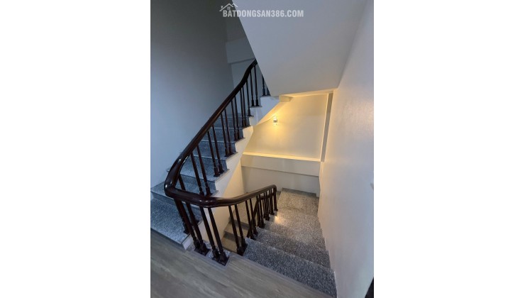 Nhà 6 tầng thang máy 80m2 phân lô vỉa hè ô tô tránh khu tái định cư Tu Hoàng!