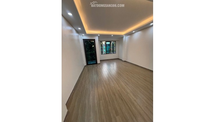 Nhà 6 tầng thang máy 80m2 phân lô vỉa hè ô tô tránh khu tái định cư Tu Hoàng!