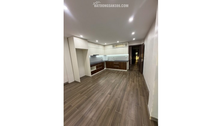 Nhà 6 tầng thang máy 80m2 phân lô vỉa hè ô tô tránh khu tái định cư Tu Hoàng!
