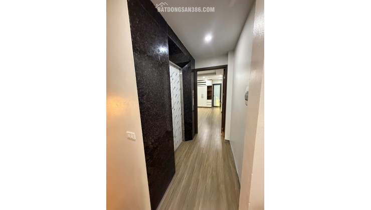 Nhà 6 tầng thang máy 80m2 phân lô vỉa hè ô tô tránh khu tái định cư Tu Hoàng!