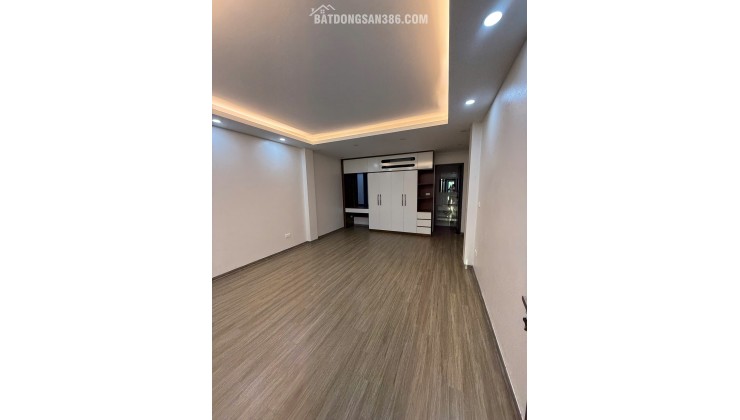 Nhà 6 tầng thang máy 80m2 phân lô vỉa hè ô tô tránh khu tái định cư Tu Hoàng!