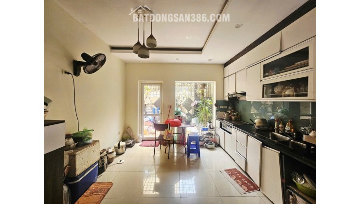 TÂY HỒ - GẦN PHỐ - Ô TÔ TRÁNH - NỞ HẬU - HAI THOÁNG- SÂN TRƯỚC NHÀ ĐỂ XE MÁY GARA Ô TÔ THOẢI MÁI - VÀI PHÚT RA HỒ TÂY105m 17 tỷ.