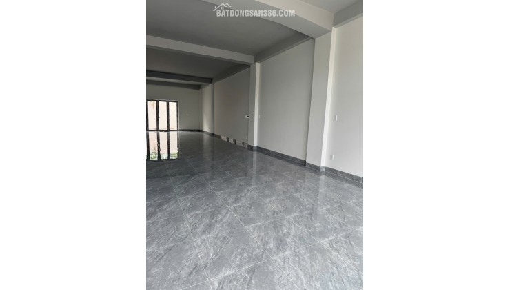 Nhà mặt tiền Phạm Văn Đồng, ngay Gigamall. DT 7.4x29 nhà 1 trệt 2 lầu mới xây