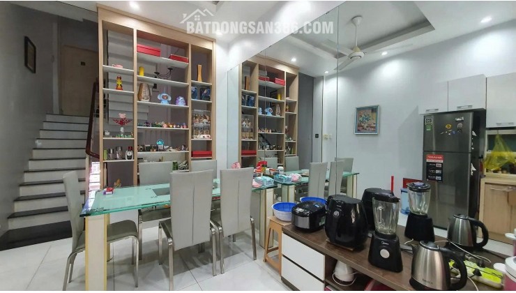 Nhà Trung Tâm Q3 gần Hai Bà Trưng, DT: 40m2, 5 Tầng, 6PN, 40Tr/tháng, Full nội thất, Giá 9,5 Tỷ