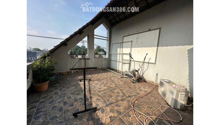 Bán nhà mặt tiền Dương Công Khi, Hóc Môn. DT 200m2, 3 tầng, 6PN. Sổ hồng, giá 15 tỷ.