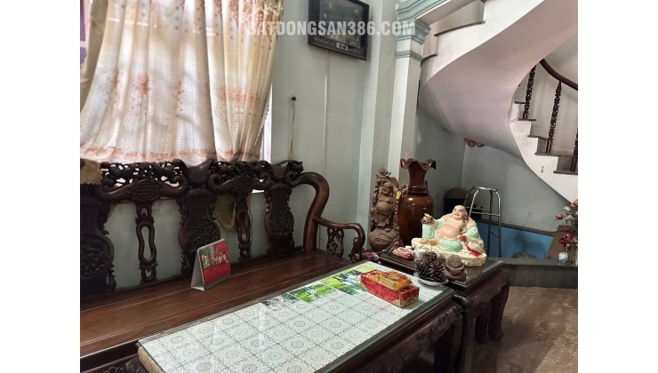 Bán nhà mặt tiền Dương Công Khi, Hóc Môn. DT 200m2, 3 tầng, 6PN. Sổ hồng, giá 15 tỷ.