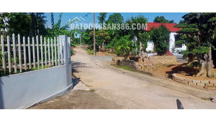 880M² ĐẤT CÓ SẴN NHÀ – VỊ TRÍ ĐẸP TẠI QUỐC OAI, GIÁ HỢP LÝ