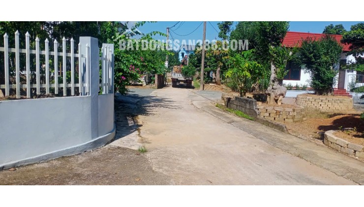 880M² ĐẤT CÓ SẴN NHÀ – VỊ TRÍ ĐẸP TẠI QUỐC OAI, GIÁ HỢP LÝ