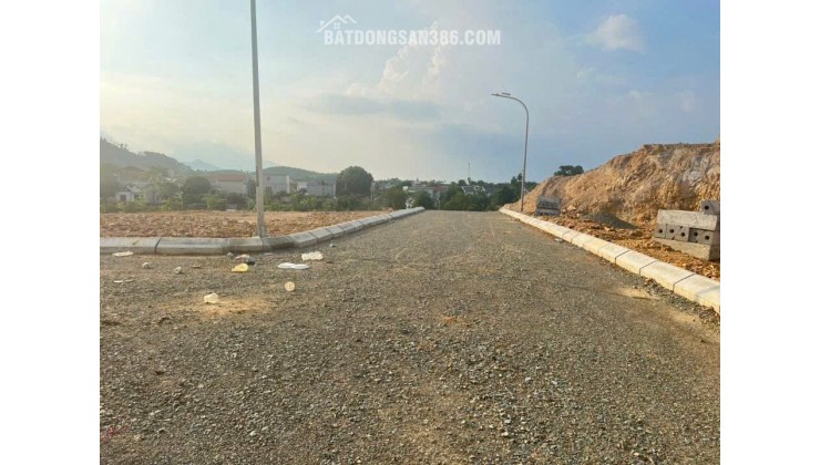 Các Sếp mua đất xây Villas nghỉ dưỡng ,thì ko thể bỏ qua e này ,không khí trong lành Vị trí kết nối thuận tiện
