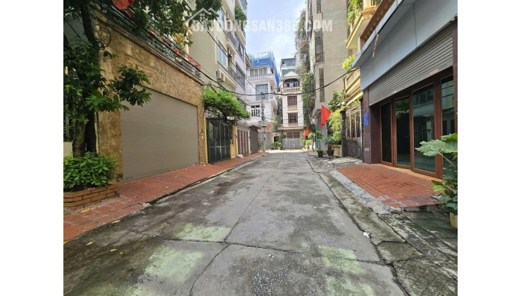 NHÀ ĐẸP CẦU GIẤY- NỘI THẤT ĐẲNG CẤP - SIÊU HIẾM  PHÂN LÔ 3 Ô TÔ TRÁNH ĐỖ TRƯỚC CỬA NGÀY ĐÊM 31 TỶ 80m