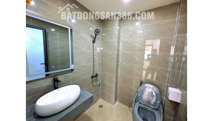 Bán nhà Hoàng Quốc Việt, 55m2 x 5 tầng, Thang máy. Ô tô vào nhà, 20.x tỷ