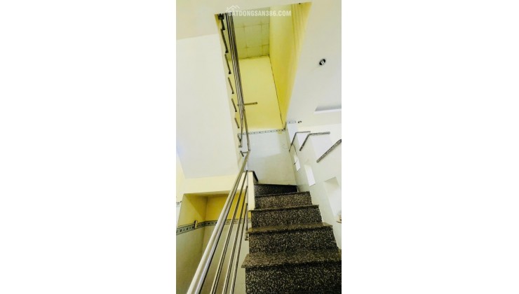 Mặt tiền đường 51 - Quận 7 - 2 tầng - 2 PN - Giá ̣9.5 tỷ