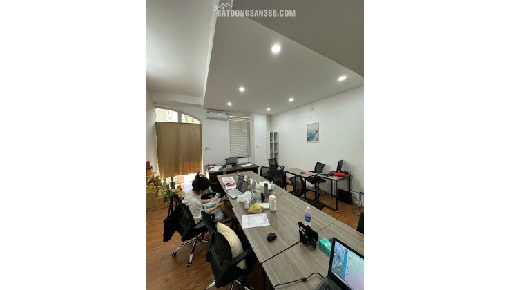 Cho thuê nhà mặt phố Hoàng Sâm, Cầu Giấy. DT 47m2 , MT 5m, 9 triệu/tháng. LH: 0916109086
