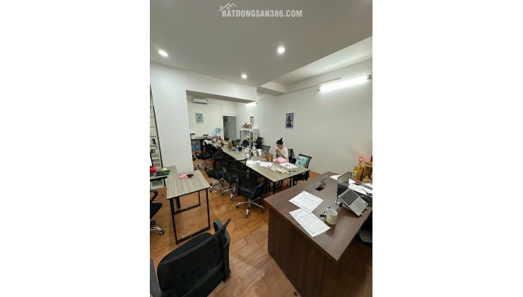 Cho thuê nhà mặt phố Hoàng Sâm, Cầu Giấy. DT 47m2 , MT 5m, 9 triệu/tháng. LH: 0916109086
