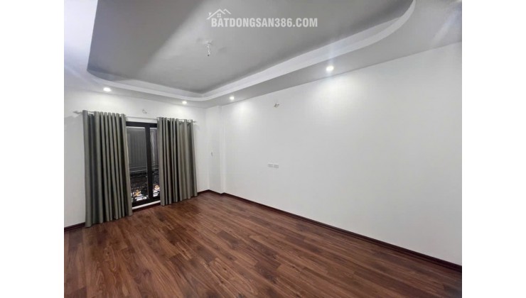 SIÊU HÓT - BÁN NHÀ TRUNG TÂM THẠCH BÀN- 30M², MT 4.5 M - 5 tầng – CHỈ 6.X TỶ,  Ô TÔ TRÁNH