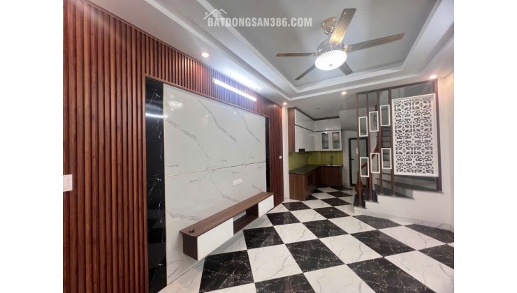 SIÊU HÓT - BÁN NHÀ TRUNG TÂM THẠCH BÀN- 30M², MT 4.5 M - 5 tầng – CHỈ 6.X TỶ,  Ô TÔ TRÁNH