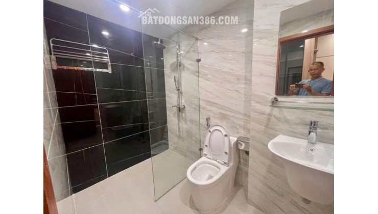 NHÀ XÂY MỚI CẦU GIẤY- 6 TẦNG THANG MÁY- DT 42M2- GẦN Ô TÔ- HƠN 9 TỶ