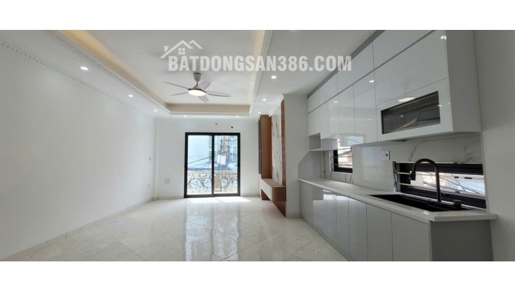 BÁN NHÀ LIỀN KỀ LÔ GÓC TƯ ĐÌNH – 40M², 6 TẦNG THANG MÁY, SÂN RIÊNG ĐỂ Ô TÔ