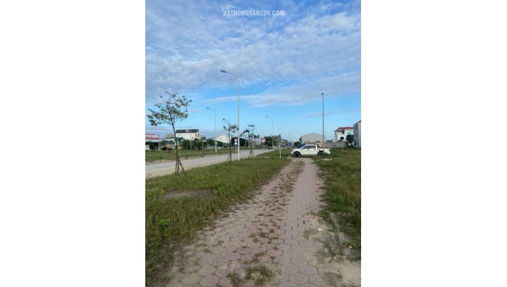 Bán 555m2 đất kinh doanh mặt đường 72m - Quán Bàu - TP Vinh