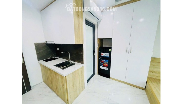 TÒA CHDV NGAY NGÃ TƯ VỌNG - LÔ GÓC - ĐƯỜNG THÔNG Ô TÔ TRÁNH - MẶT TIỀN BỀ THẾ - 29PKK - 180TR/THÁNG- 99 m, 8 tầng, mặt tiền 9 m. 35 tỷ