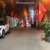 Phố Vương Thừa Vũ - nhà 3 tầng, 83m2, giá cực rẻ cho nhà đầu tư xây CCMN, CHDV