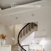 VỊ TRÍ ĐẸP -NHÀ DÂN XÂY-  GẦN PHỐ - GẦN Ô TÔ - CÁCH PHỐ  HOÀNG QUỐC VIỆT 50M