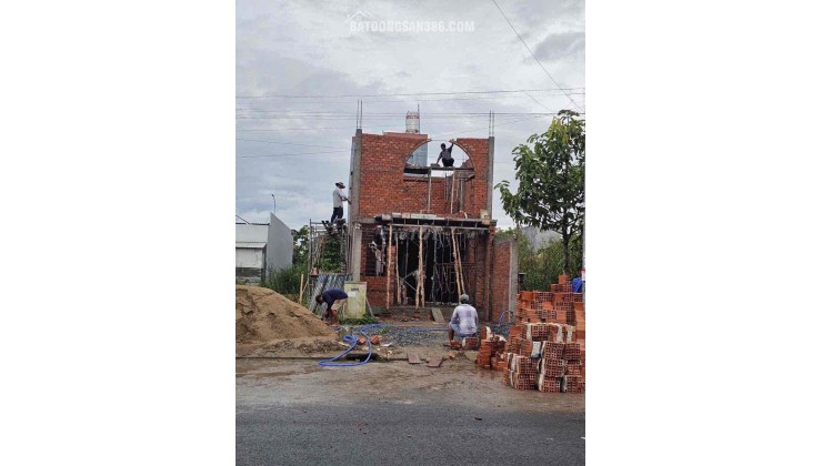 Nhà 1 trệt 2 5x17 lầu đang thi công giá 1.8 tỷ thương lượng