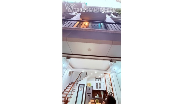 Bán nhà Tây Hồ-Lạc Long Quân, DT32m2, 5 tầng. 3 ngủ khép kín, 2 nhà ra phố (giá 11.5 tỷ)