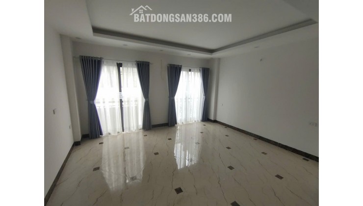 Nhà Hoàng Quốc Việt, ôtô vào nhà, gần hồ điều hòa, DT35m2, MT4m, 6 tầng thang máy (chỉ 16 tỷ)