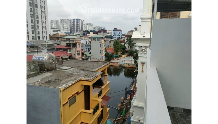 Nhà Hoàng Quốc Việt, ôtô vào nhà, gần hồ điều hòa, DT35m2, MT4m, 6 tầng thang máy (chỉ 16 tỷ)