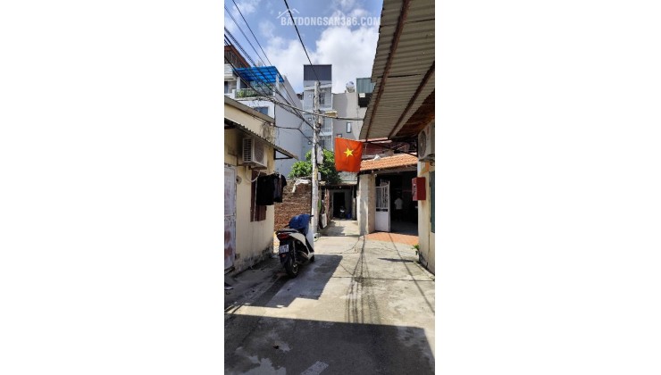 Bán đất Phố Trạm 50m x 4 vuông vắn, oto vào đất hơn 9 tỷ TL. LH 0936123469