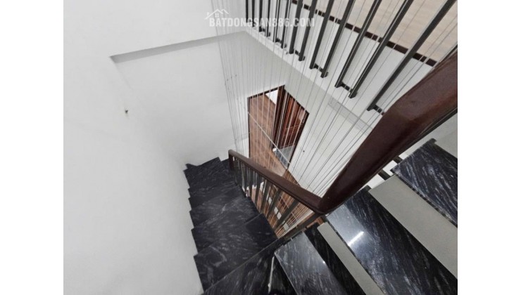 NHỈNH 13 TỶ SỞ HỮU NHÀ ĐẸP CỰC GẦN PHỐ HOÀNG VĂN THÁI, 42M2 X 4 TẦNG