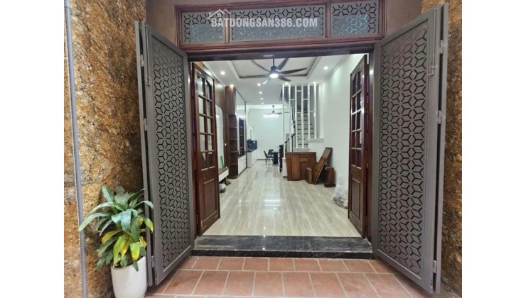 NHỈNH 13 TỶ SỞ HỮU NHÀ ĐẸP CỰC GẦN PHỐ HOÀNG VĂN THÁI, 42M2 X 4 TẦNG