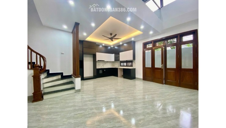 Bán nhà Ngọc Lâm 60m x 6T thang máy full nội thất ở luôn, gần phố. LH 0936123469