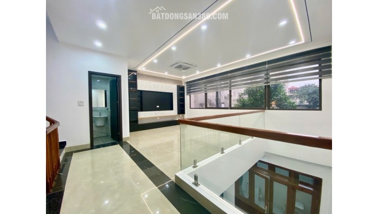 Bán nhà Ngọc Lâm 60m x 6T thang máy full nội thất ở luôn, gần phố. LH 0936123469