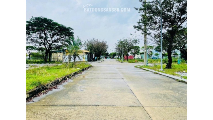 Bán đất thổ cư 250m2 đường Nguyễn Tất Thành, Liên Chiểu, Đà Nẵng. Giá 8 tỷ, sổ đỏ, hướng Đông Nam. LH: 0877661879