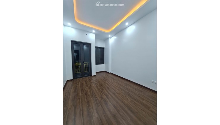 Bán nhà riêng Hoàng Mai, giá 10.6 tỷ, DT 48m2, nhà đẹp mới koong 10m ô tô gần