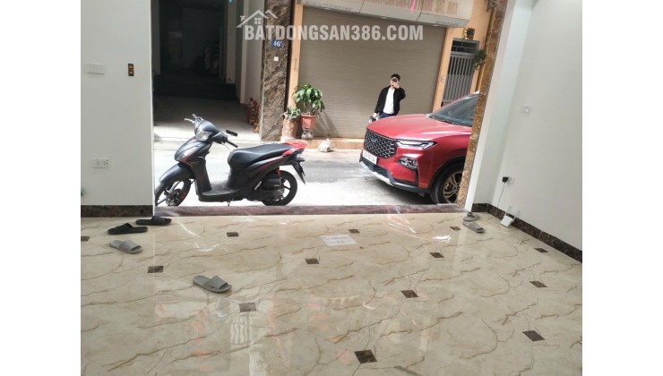 Nhà Hoàng Quốc Việt, ôtô vào nhà, gần hồ điều hòa, DT35m2, MT4m, 6 tầng thang máy (chỉ 16 tỷ)