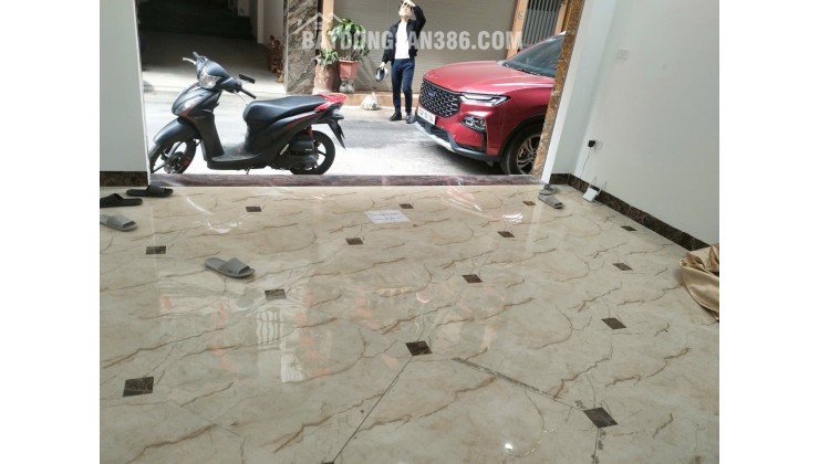 Nhà Hoàng Quốc Việt, ôtô vào nhà, gần hồ điều hòa, DT35m2, MT4m, 6 tầng thang máy (chỉ 16 tỷ)