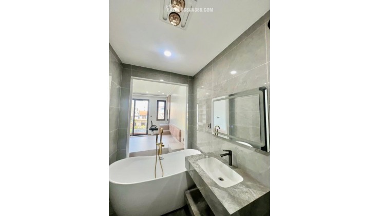 BÁN NHÀ VÕ CHÍ CÔNG- Ô TÔ- thang máy ở ngay -65M 5 TẦNG 14.3 TỶ