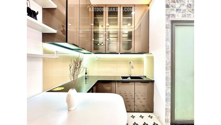 Nhà cạnh ETOWN Cộng Hòa, Tân Bình – 33m², 4 tầng, giá 10.5 tỷ