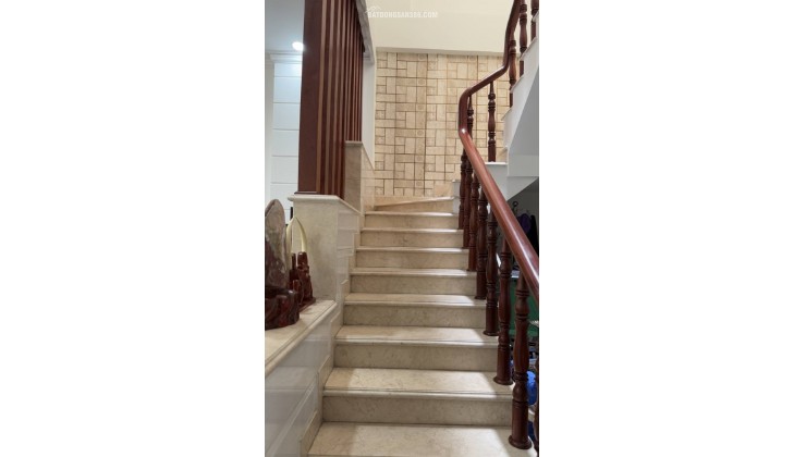 Nhà vị trí siêu đẹp Tăng Nhơn Phú,Phước Long B,  Kết cấu 3 tầng  Thiết kế: sân vườn, gara ô tô 2 cái, bể cá KOI