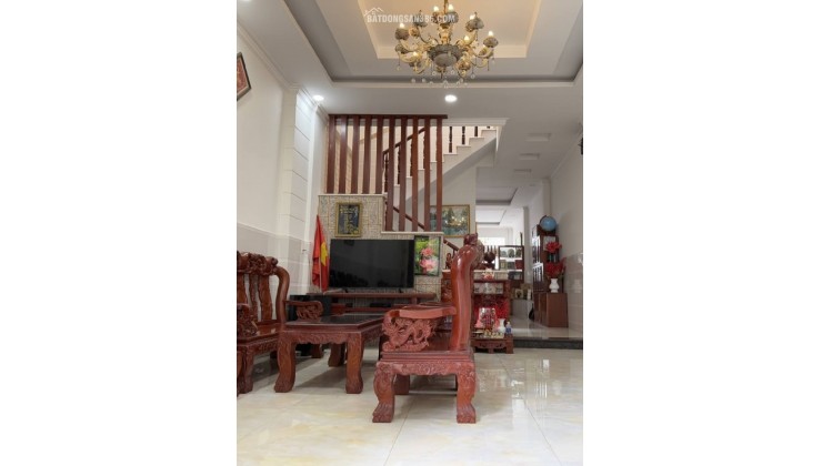 Nhà vị trí siêu đẹp Tăng Nhơn Phú,Phước Long B,  Kết cấu 3 tầng  Thiết kế: sân vườn, gara ô tô 2 cái, bể cá KOI