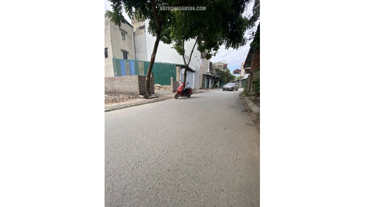 Bán đất Thượng Thanh cạnh Him Lam. 54m x 5m vuông đẹp oto tránh thông. LH 0936123469