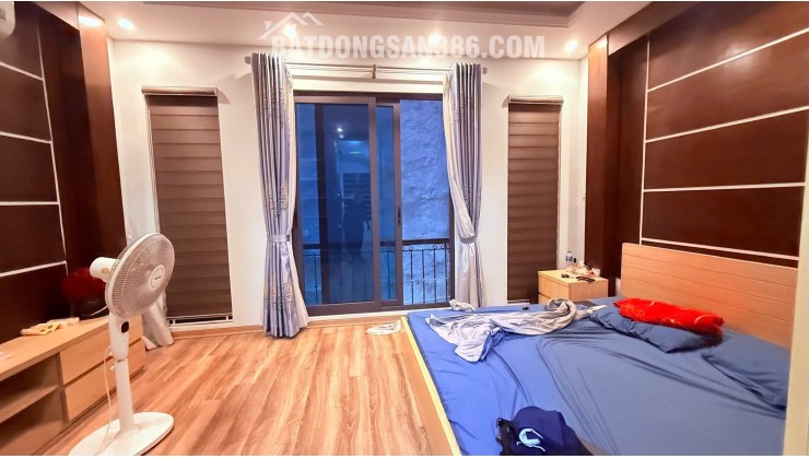 Bán nhà Tây Hồ-Lạc Long Quân, DT32m2, 5 tầng. 3 ngủ khép kín, 2 nhà ra phố (giá 11.5 tỷ)