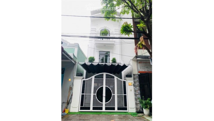 Bán nhà mặt phố Vũ Quỳnh, Hòa Minh, Liên Chiểu, Đà Nẵng. DT 84m2, 3 tầng, 3PN. Giá 7.9 tỷ, Sổ Đỏ. LH: 0877661879