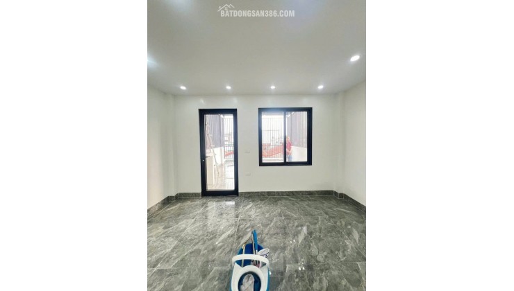 Nhà Hoàng Quốc Việt, ngõ thông, ôtô vào nhà, 20m ra phố, DT45m2, 6 tầng thang máy