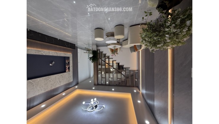  Đại La – 45m – 5 Tầng – Mặt Tiền 5m – Giá: 10.8 Tỷ